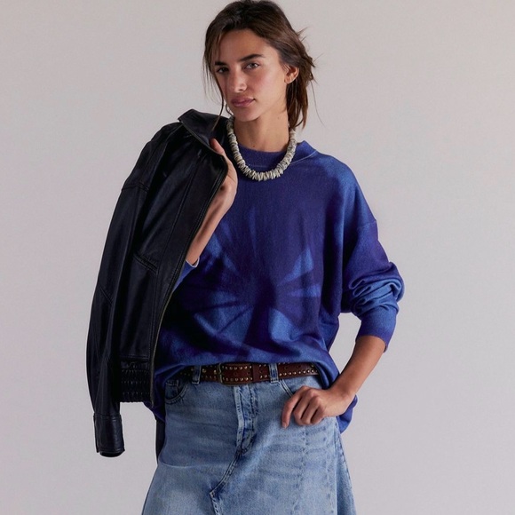 We The Free Nouvelle Pattern Pullover Indigo Dandelion Tie Dye Size L NWT - Picture 2 of 7